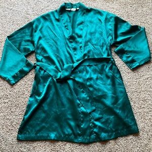 Victoria’s Secret satin robe O/S